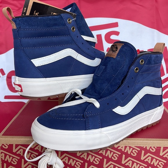 Vans Men’s Sk8-Hi Mte-1
Dress Blues/Nubuck
VN0A5HZYA07
boots - sneakers - Picture 9 of 16